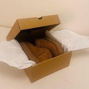 UGG Kids Classic Ultra Mini Platform Boots — Size 2 (EU 33.5)